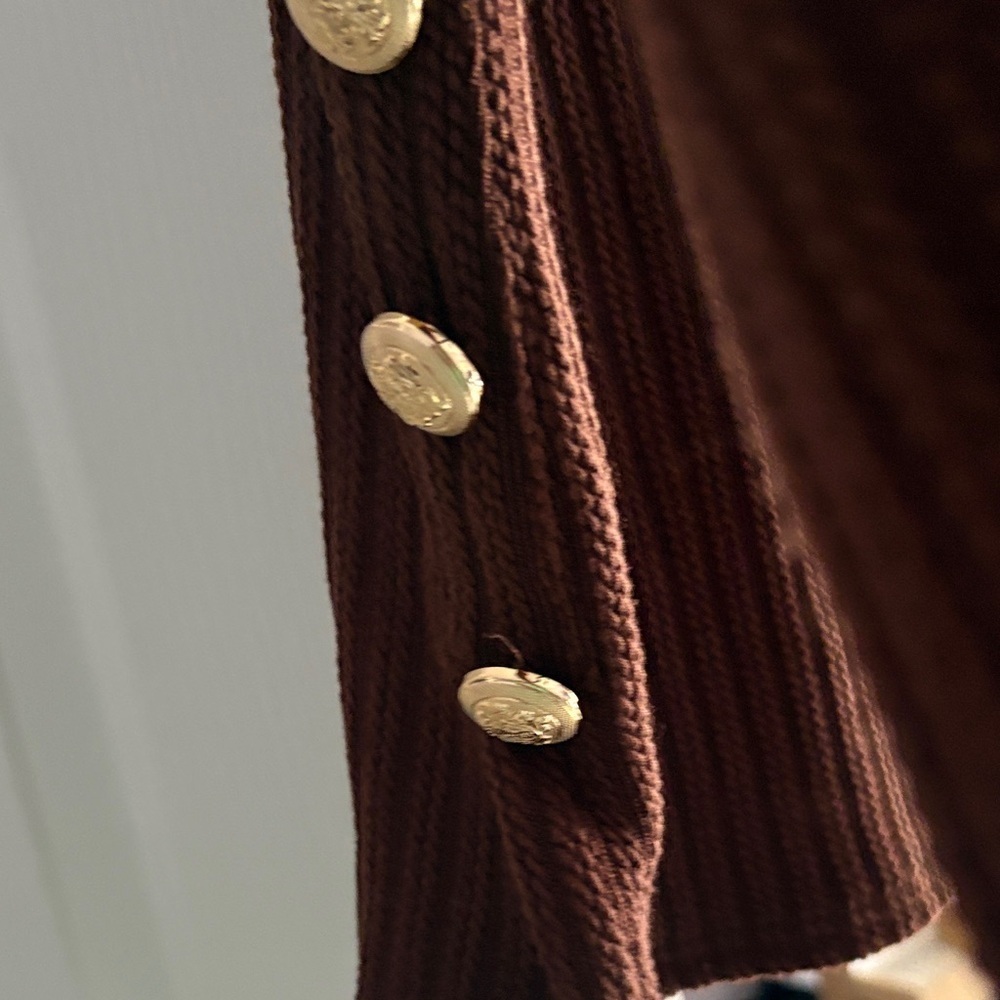 Elegant Brown Ribbed Crew Neck Sweater button detail - Picture 7 of 8